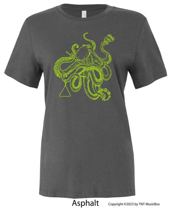 Octopus playing percussion on a asphalt tee